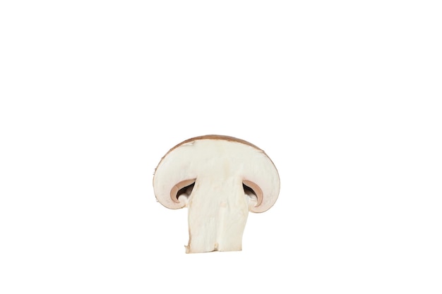 PNG Champignon fresco en rodajas aislado sobre fondo blanco
