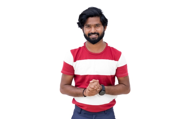 Png de um homem com barba e camisa vermelha e branca está segurando um relógio e sorrindo para a câmera