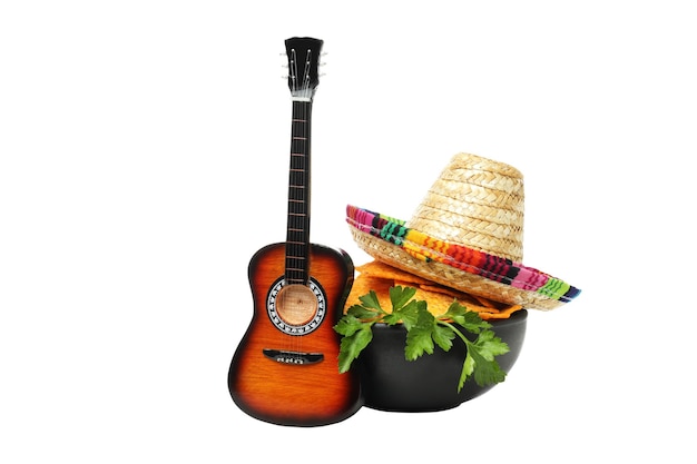 PNG maracas mexicanas nachos tequila y sombrero aislado sobre fondo blanco