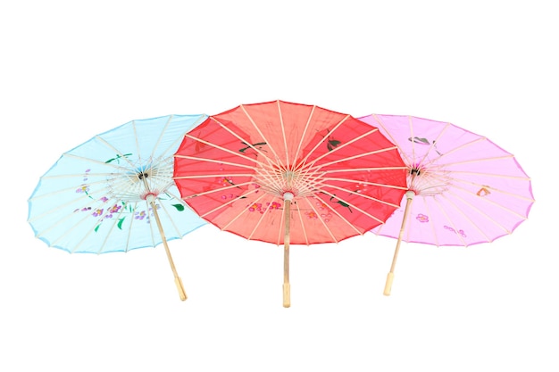 PNG Tres paraguas japonesas de colores aislados sobre un fondo blanco