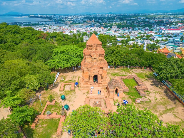 Po Sah Inu é uma torre do templo Champa em Phan Thiet City Binh Thuan Province Vietnam Vista superior de Po Sah Inu Towers o único sítio arqueológico histórico