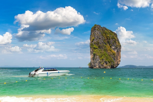 Poda Insel, Thailand an einem sonnigen Tag