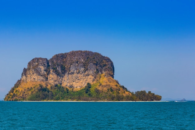 Poda Island vom Boot aus gesehen