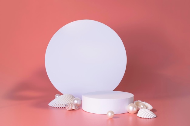Foto pódio branco em fundo rosa com pérolas e conchas pódio para produtos cosméticos