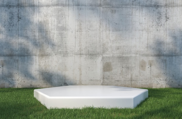 Pódio branco para produto no gramado com sombra de árvore e parede de concreto