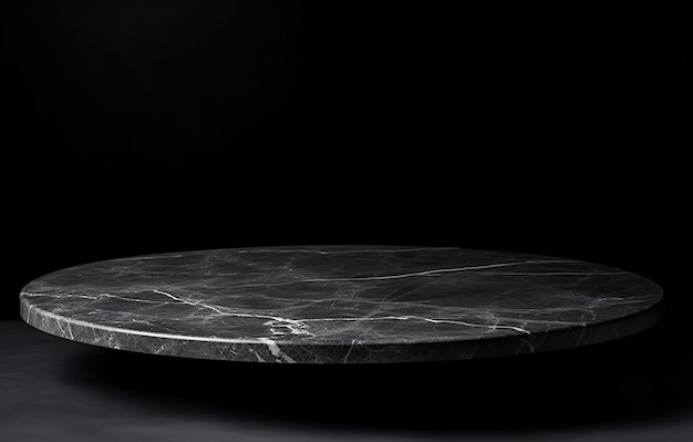 Pódio de mármore redondo vazio na plataforma preta com fundo preto para exibição do produto