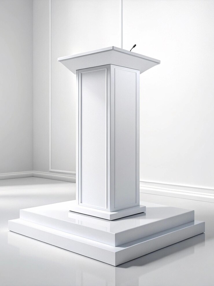 Un podio o pedestal blanco sobre un fondo blanco