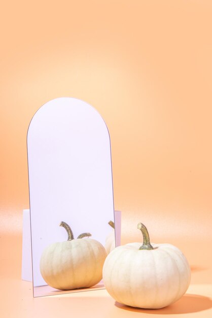 Podio o pedestal con calabazas