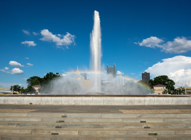 Foto point state park-brunnen in der innenstadt von pittsburgh