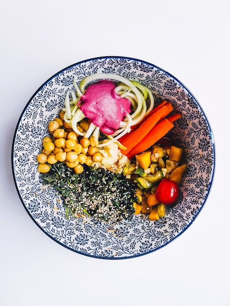 Poke bowl com grão de bico e culinária havaiana