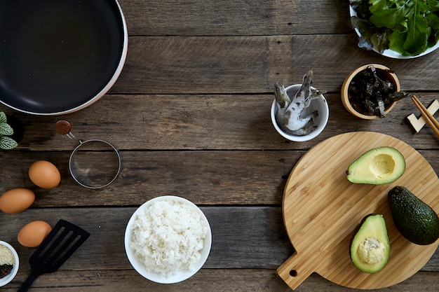 Foto poke bowl con comida limpia de aguacate