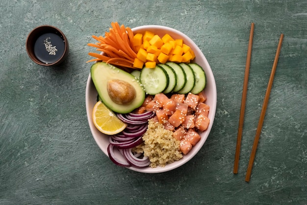 Poke Bowl mit Lachs und Avocado