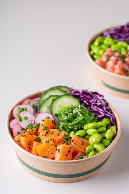 Poke bowl vegano con atún salmón de marisco vegetal