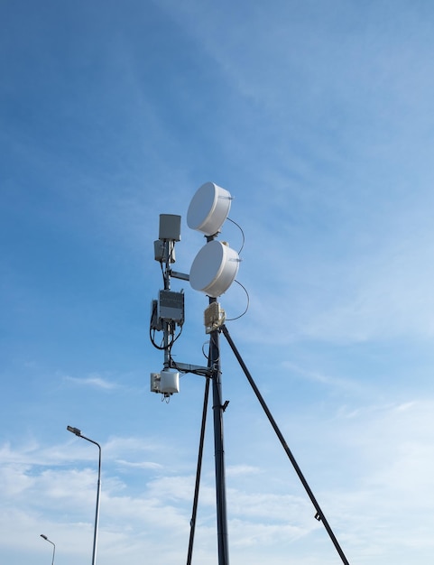 Pole-Zeichen und blauer Himmel