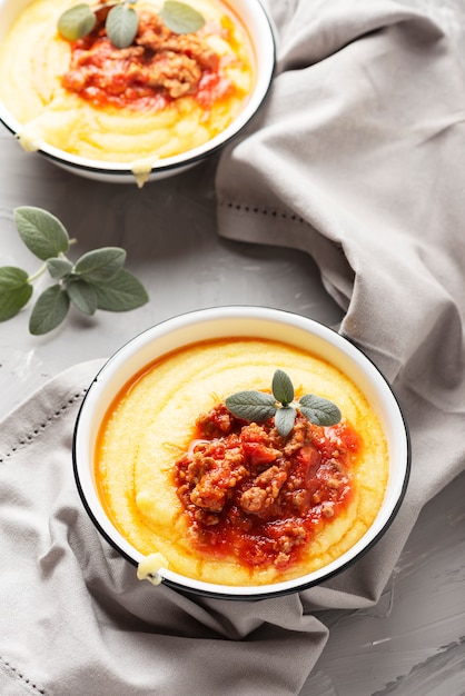 Polenta com carne