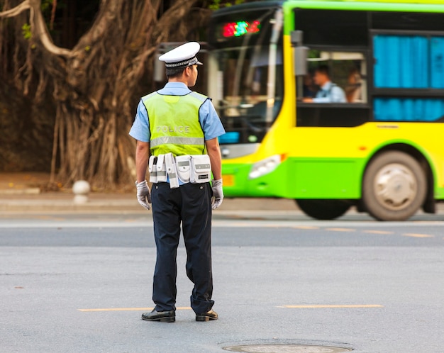 Policía en las calles de China.