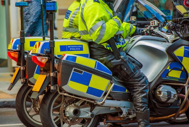 Polícia de motocicleta de Londres Policiais metropolitanos de Londres em bicicletas Londres Reino Unido