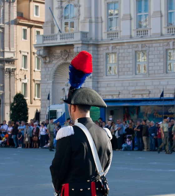 Policial italiano com chapéu de pluma