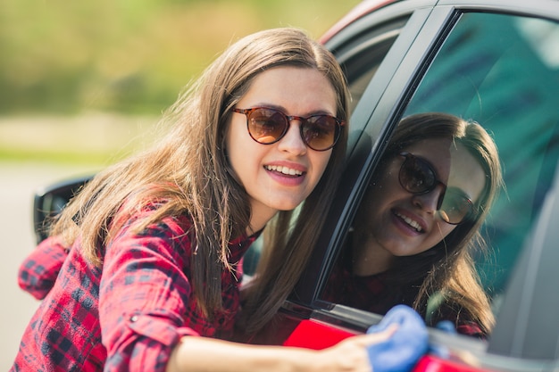 Polieren und Reinigen des Autos