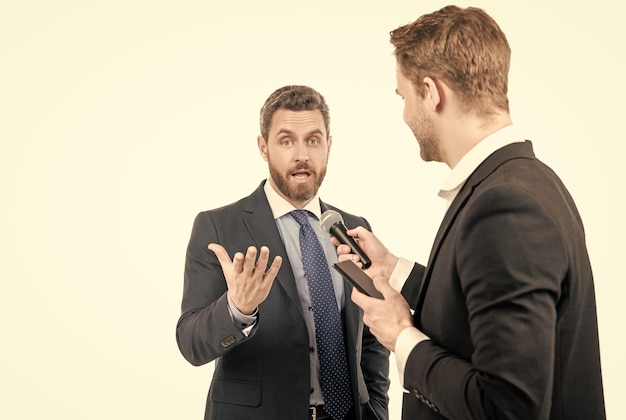 Foto politische nachrichten journalist interviewt politiker journalistisches interview medieninterview