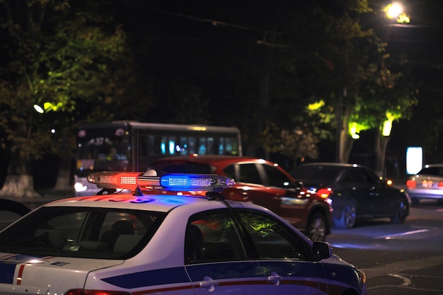 Polizeiauto in der Nacht