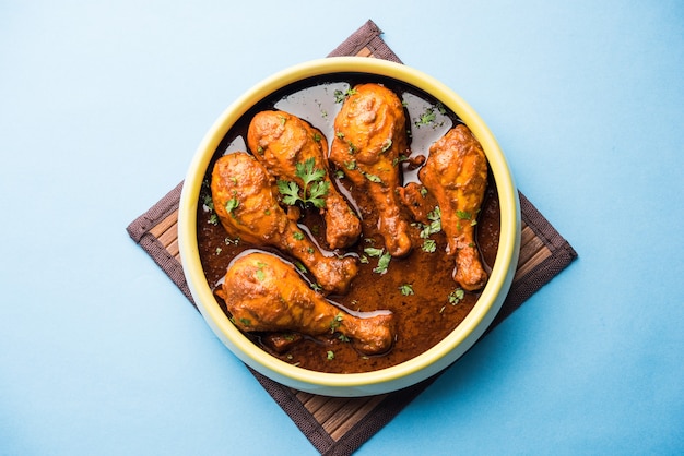 Pollo al curry con patas o muslo o Murg Tangri o tangdi masala