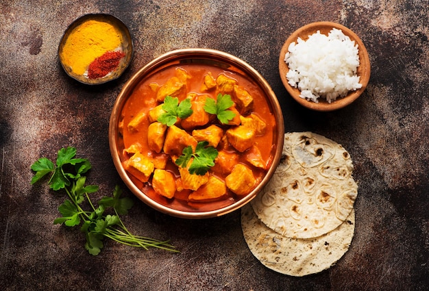 Pollo al curry plato indio