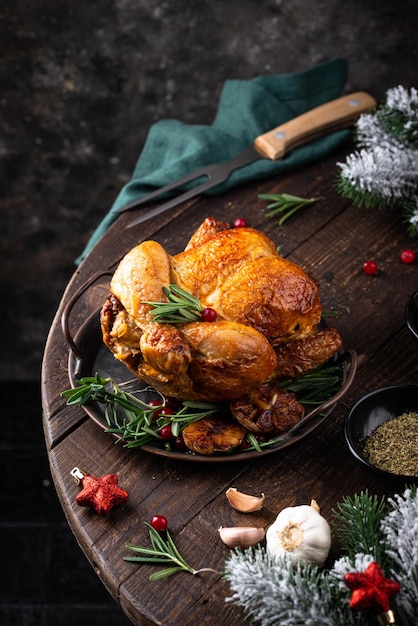 Pollo al horno navideño para cena festiva