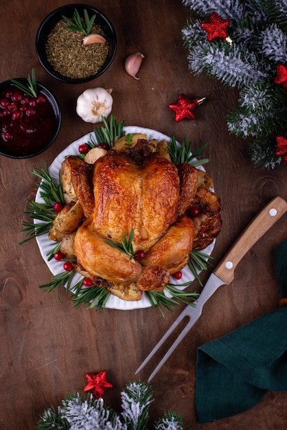 Pollo al horno navideño para cena festiva