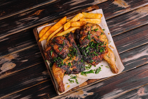 Pollo asado Piri Piri con patatas fritas