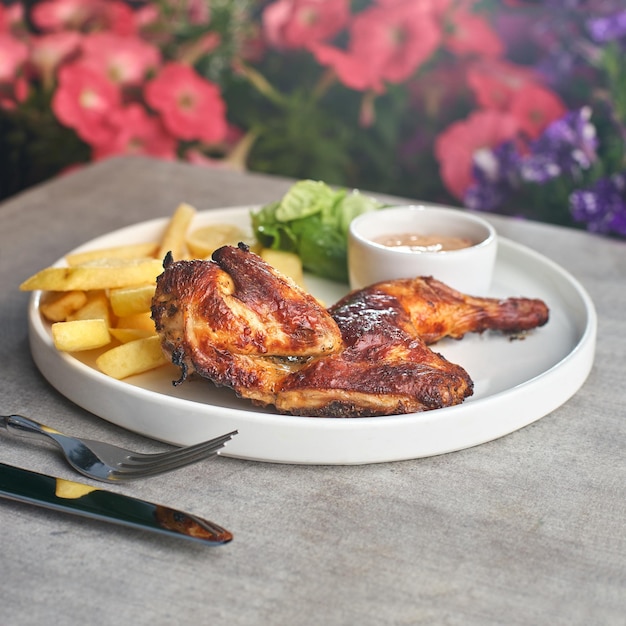 Pollo asado Tabaco en papas fritas