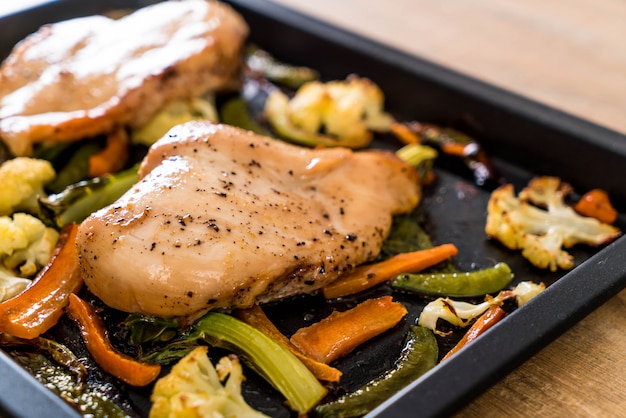 pollo asado con vegetales