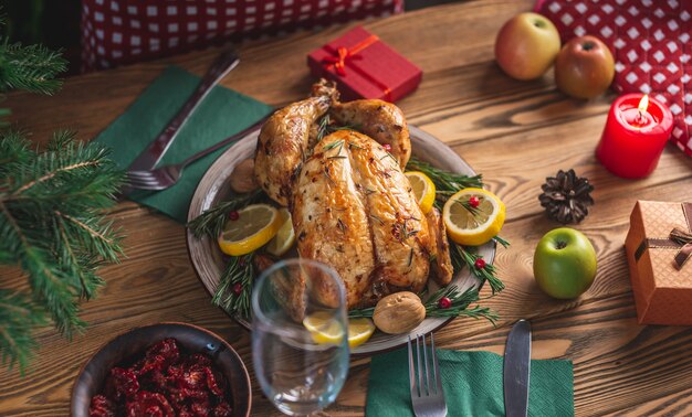 Pollo crujiente al horno con romero