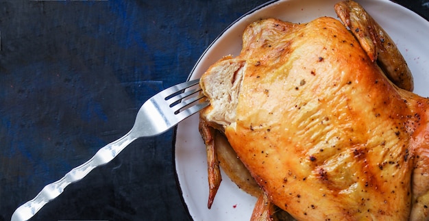 Pollo entero al horno carne frita