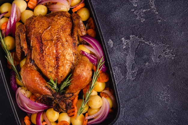 Pollo entero al horno con verduras