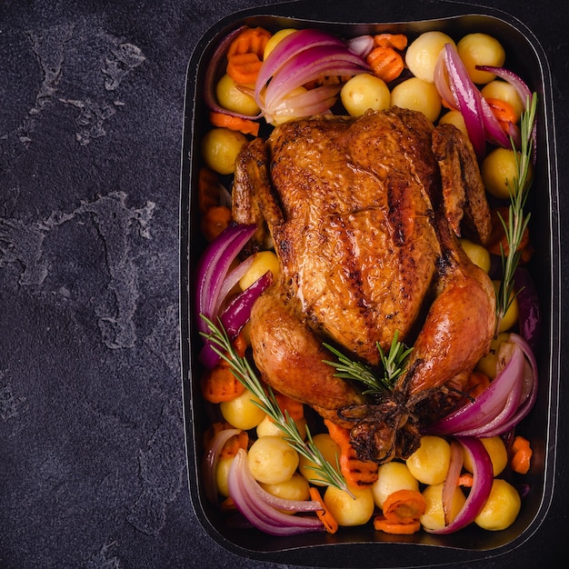 Pollo entero al horno con verduras