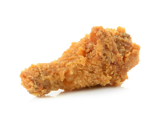 Foto pollo frito en blanco aislado
