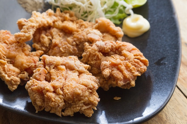 Pollo frito. comida japonesa