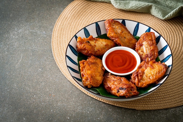 Pollo Frito Crujiente Con Salsa De Pescado