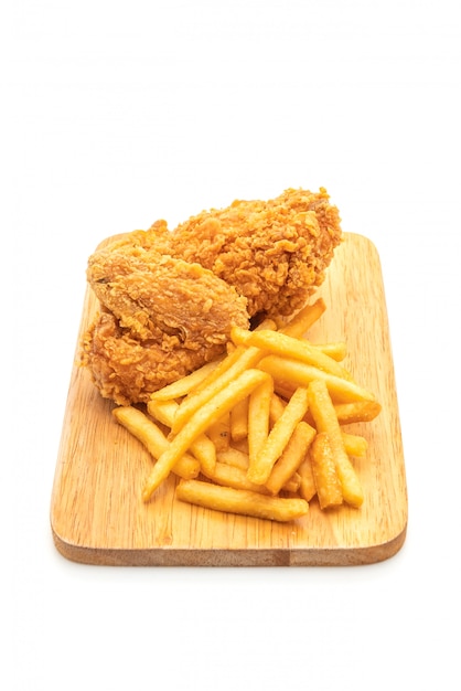 Foto pollo frito con papas fritas y nuggets de comida