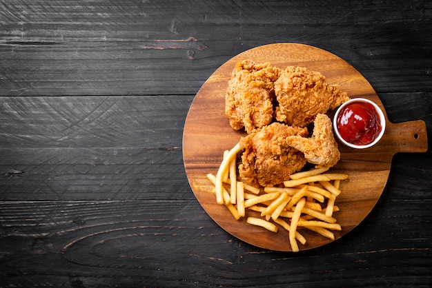 Pollo Frito Con Papas Fritas Y Nuggets De Comida