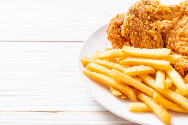 Pollo Frito Con Papas Fritas Y Nuggets De Comida