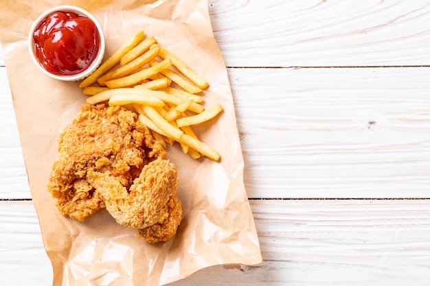 Pollo Frito Con Papas Fritas Y Nuggets De Comida