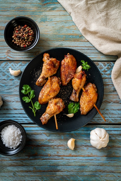 pollo a la parrilla con pimiento y ajo