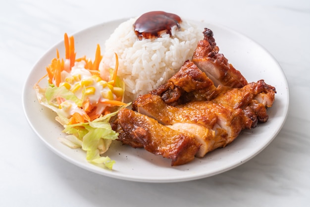 pollo a la parrilla con salsa teriyaki y arroz