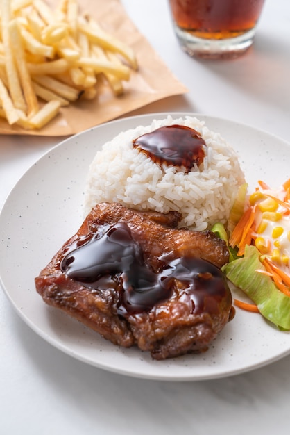 pollo a la parrilla con salsa teriyaki y arroz