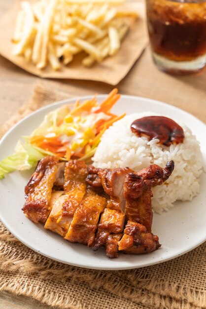 pollo a la parrilla con salsa teriyaki y arroz