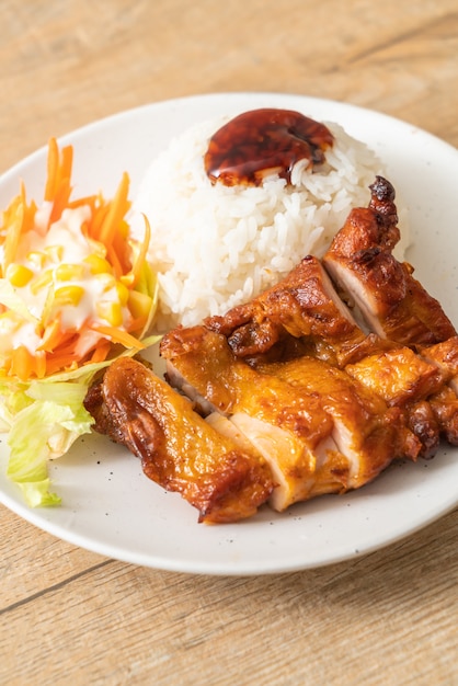 pollo a la parrilla con salsa teriyaki y arroz