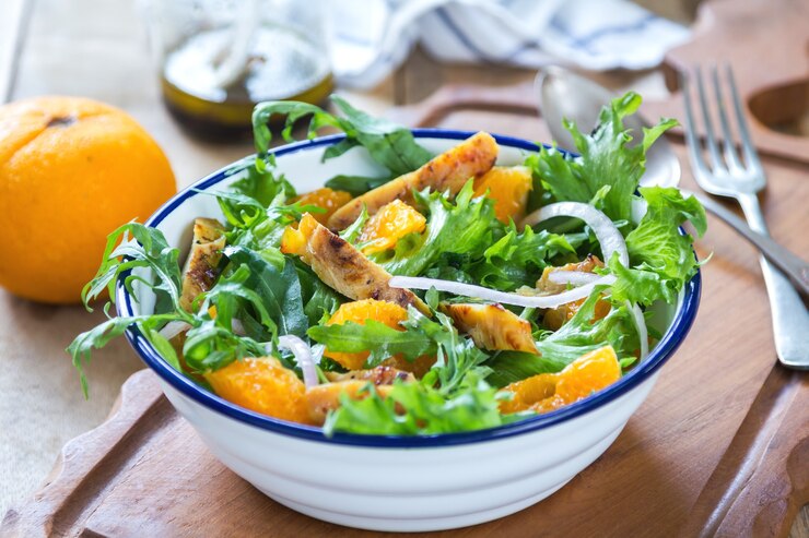 Pollo a la plancha con ensalada de naranja con aderezo balsámico