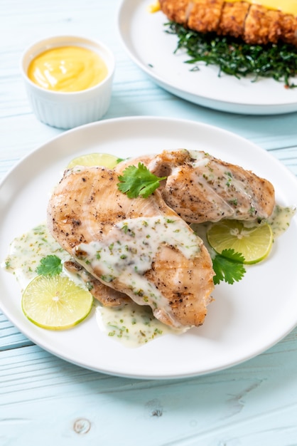 pollo a la plancha con salsa de lima limón